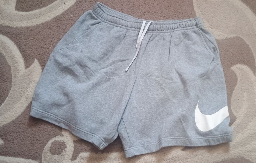 Шорти сірі NIKE.