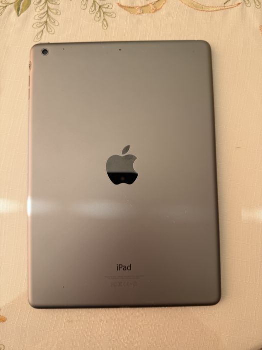 Apple iPad Air 1 32GB Wi-F   модель A1474.   iCloud відключений, можна одразу користуватися.  Повна комплектація