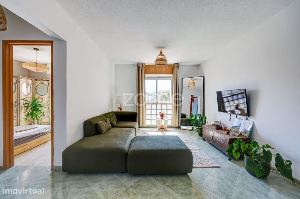 Apartamento T2 em Santo António dos Cavaleiros