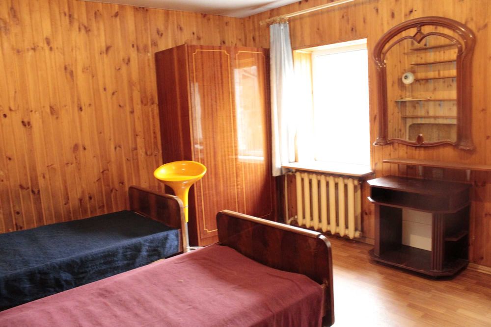 Будинок біля метро Житомірська