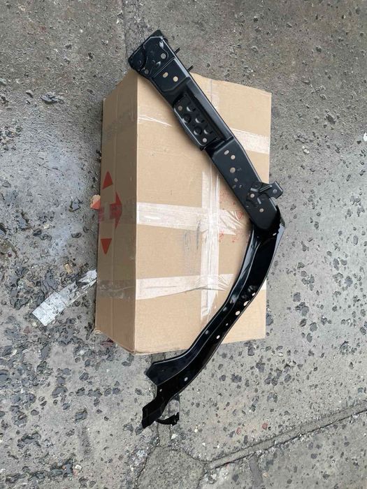 Стойка, кронштейн, арматуру панелі радіатору ліва TOYOTA RAV-4, 2022