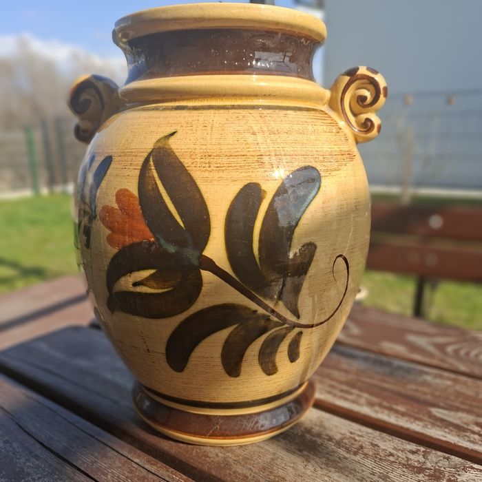 Rustykalny Dzban Ceramiczny – Dekoracja do Ogrodu i Domu
