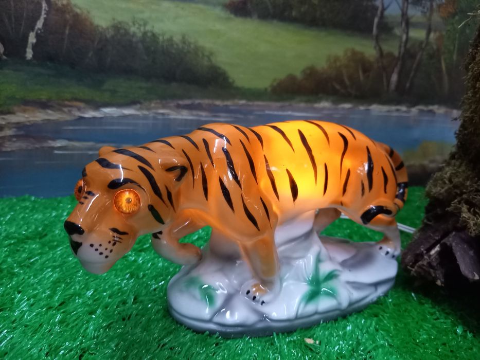 Figurka porcelanowa LAMPKA
