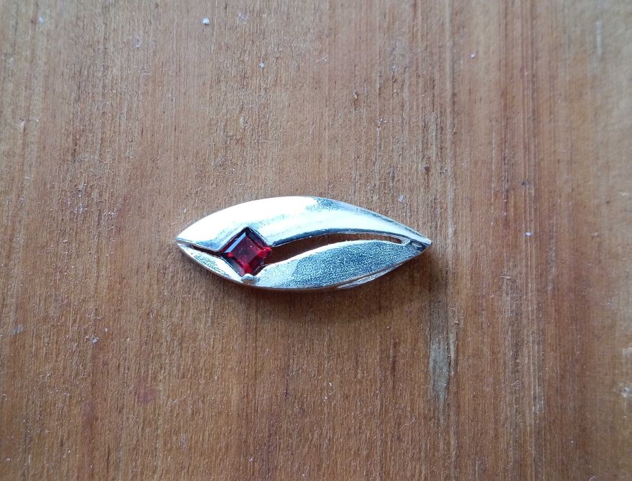Srebrny wisiorek z granatami Sterling Silver 925