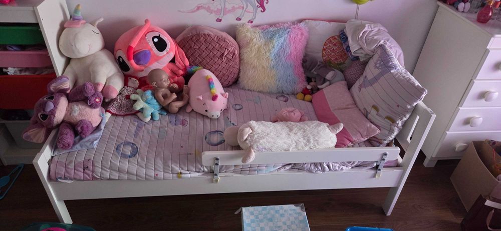 Cama de criança de cor branca com 70x160 cm