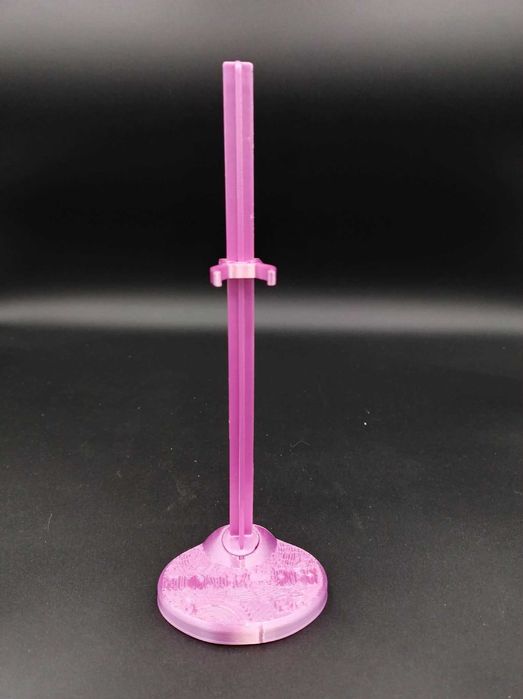 Stojak metaliczny różowy dla lalek monster high