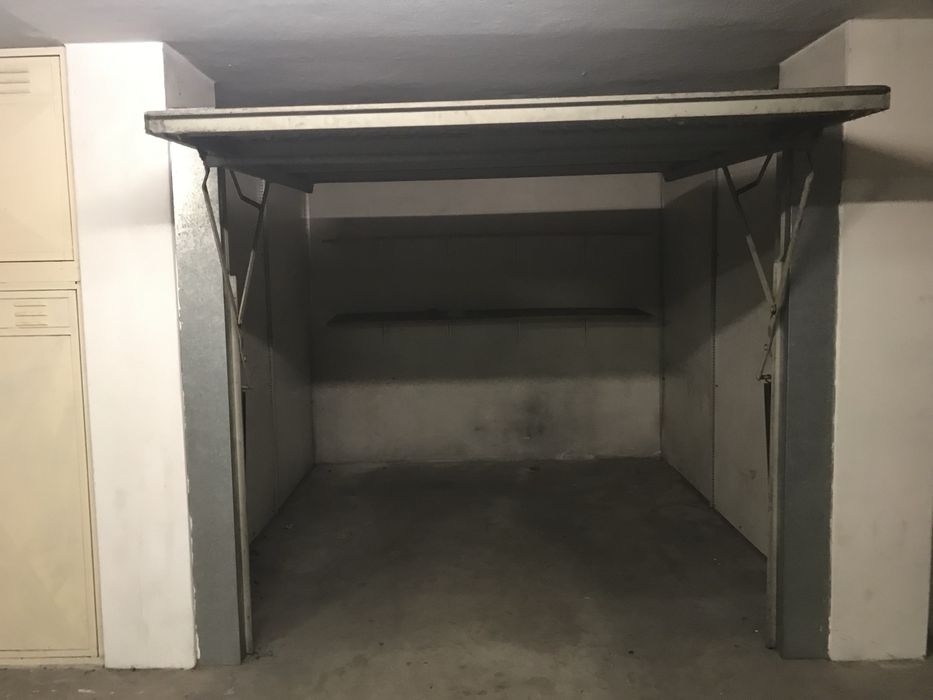 Alugo Garagem Box em Vila Nova de Gaia