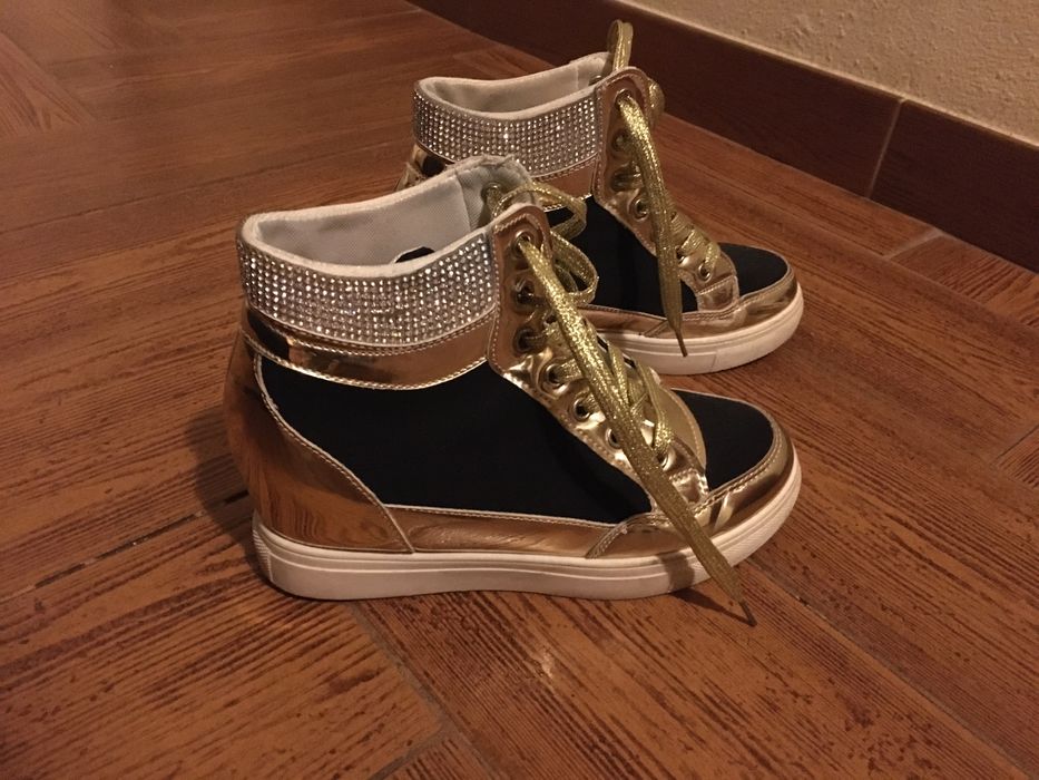 Sapatilhas com sola de cunha