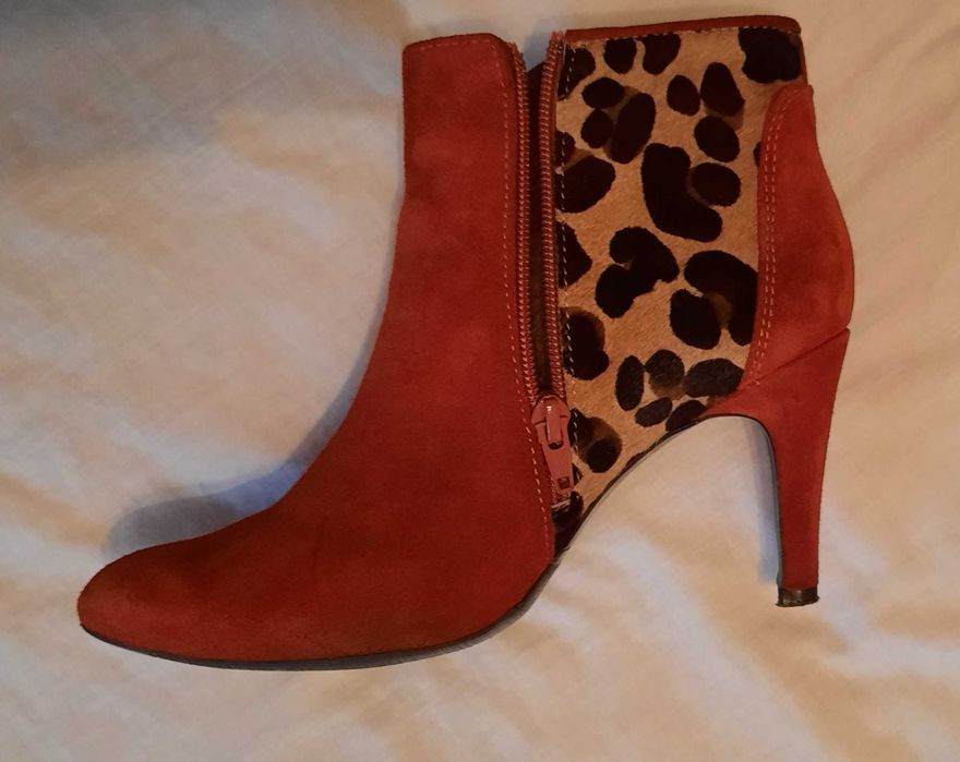 Botas de tacão em tons laranja tamanho 38