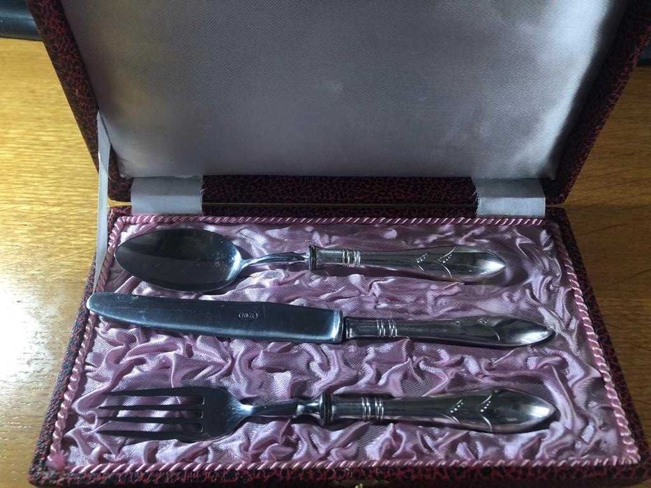 Caixa de talheres de criança com cabo de prata
