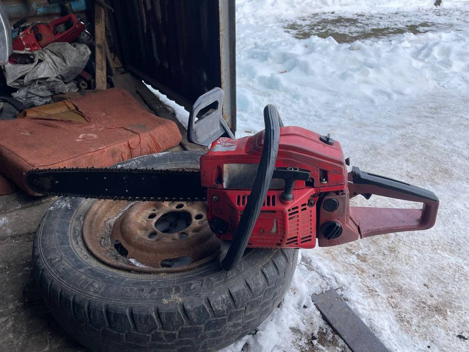 Бензопила Goodluck GL4500 в рабочем состоянии