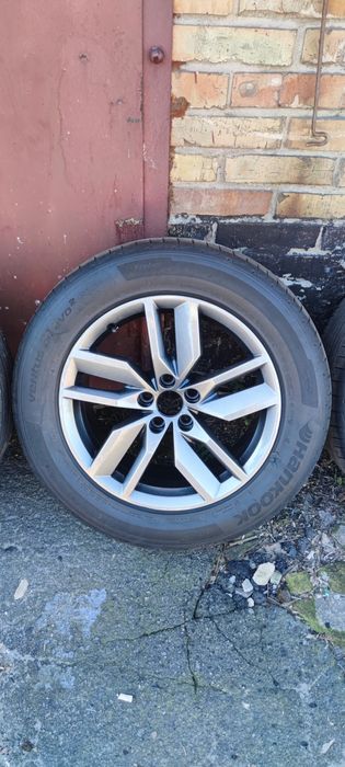 Оригінальні диски з резиною на Audi Q5 18"