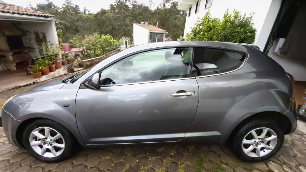 Alfa Romeo MiTo 1.3 JTDm Distinctive (2011) – Design Italiano & Extrema Economia — photo 4