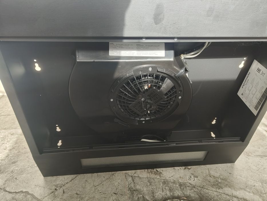 Витяжка на кухню PYRAMIDA MH60BL