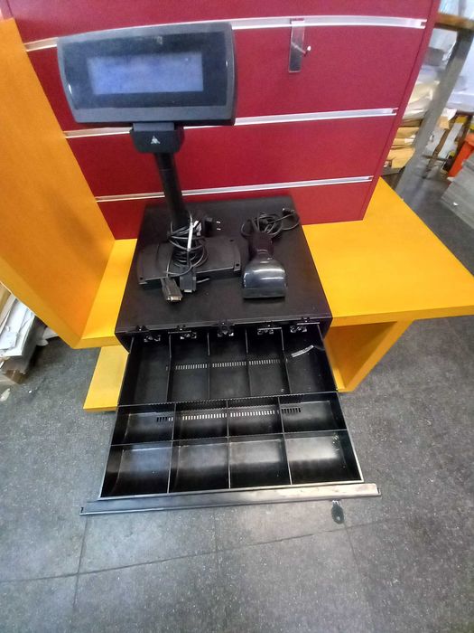 Visor, pistola infra vermelhos e gaveta