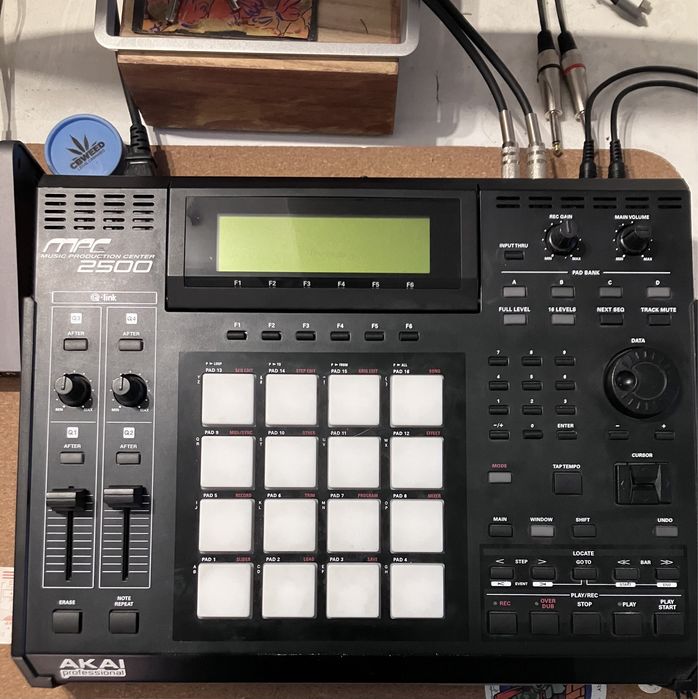 Akai mpc 2500 all black