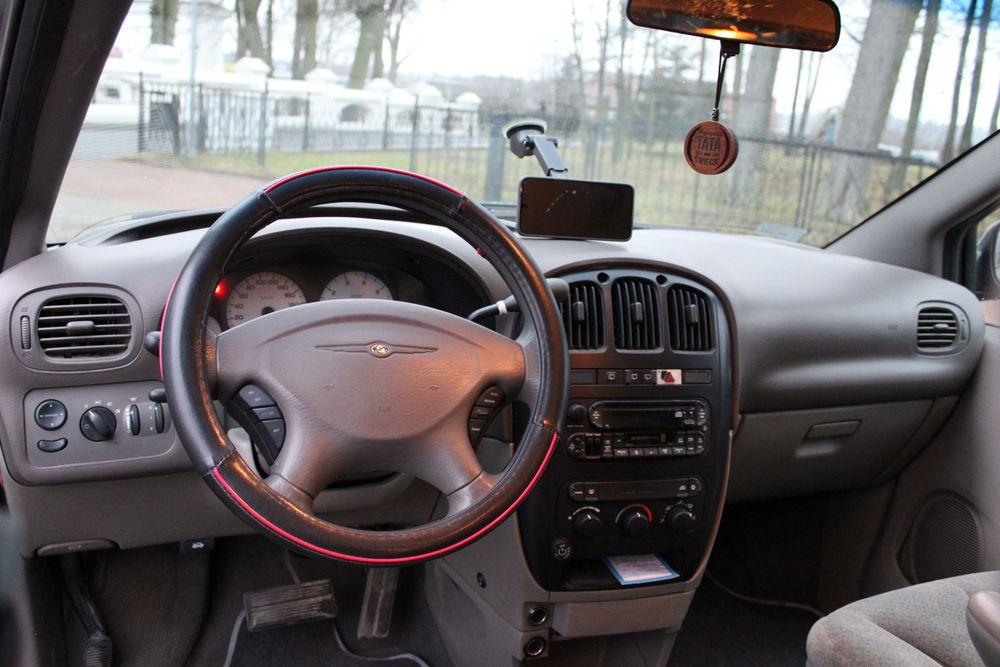 Chrysler Grand Voyager 2002 3.3V6 LPG Hak