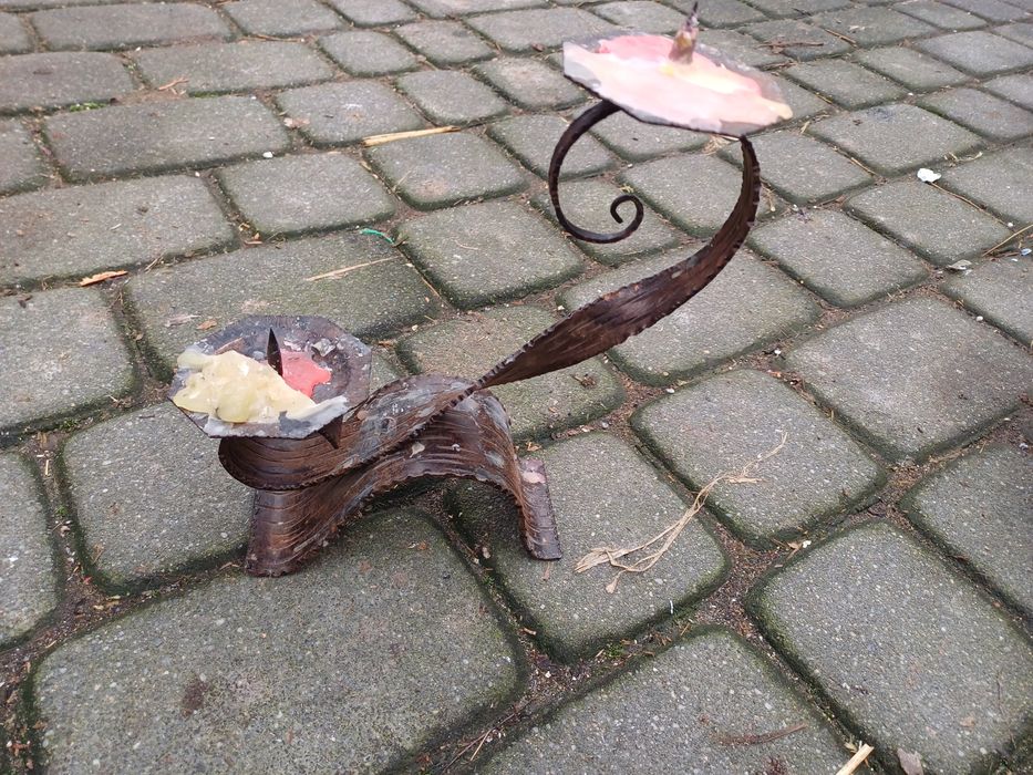 Świecznik dwuramienny kuty metalowy