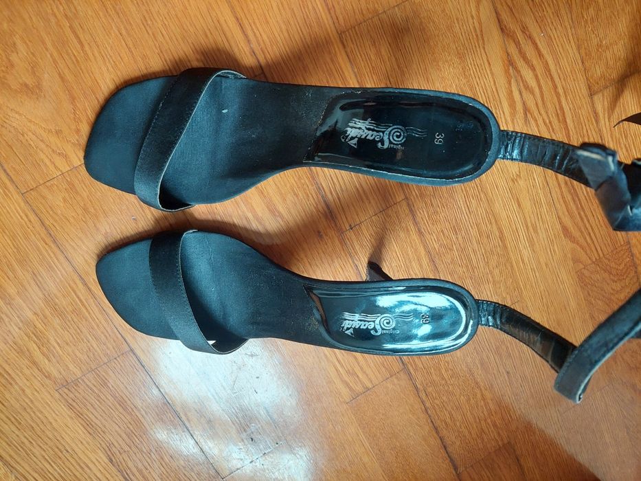 Sapatos altos pretos, Seaside