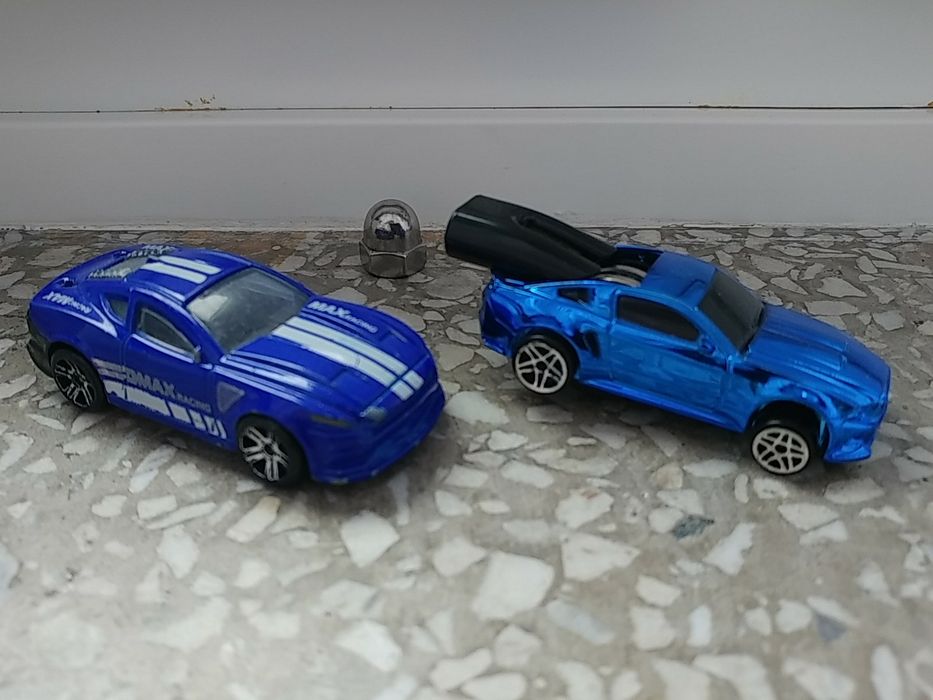 "Resoraki" Ford Mustang. Modele kolor niebieski, napęd. Wysyłam!