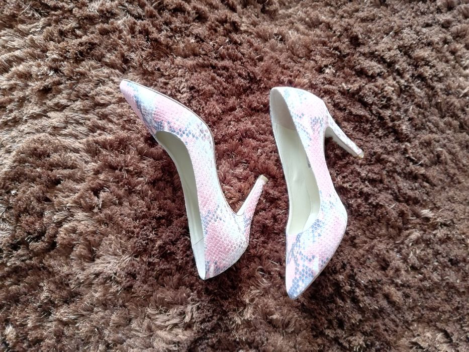 Stilettos Eureka em pele N40