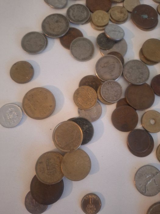 Moedas antigas de escudo e algumas estrangeiras