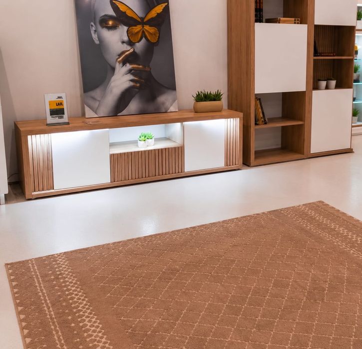 Vendo Movel de tv com leds + Mesa de jantar + 2 conjuntos de 4 cadeiras cada