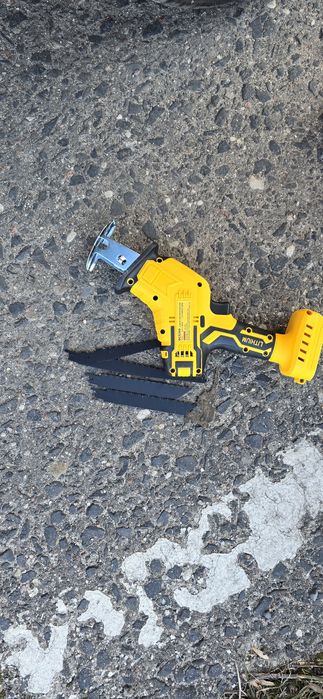 Piła szablasta na akumulatory  Dewalt brzeszczoty