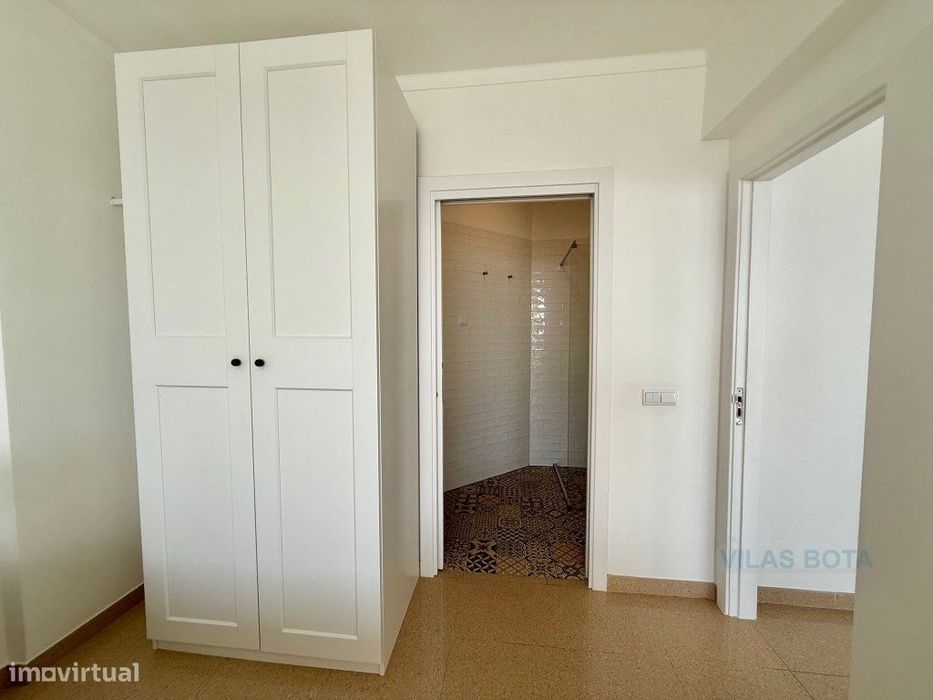Apartamento T1 Renovado com Vista Mar a 100 metros da Praia Quarteira