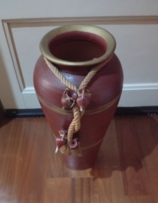 Jarro em barro decorativo