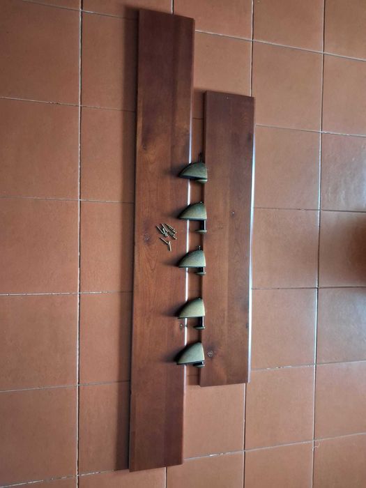 2 prateleiras em cerejeira maciça + 5 suportes em latão