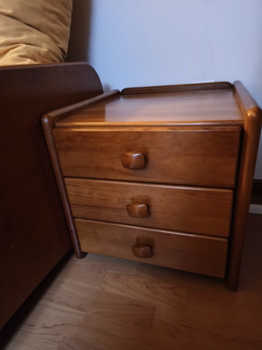 Conjunto de Quarto Casal - Cama, 2 Mesinhas e Espelho - Marca CERNE