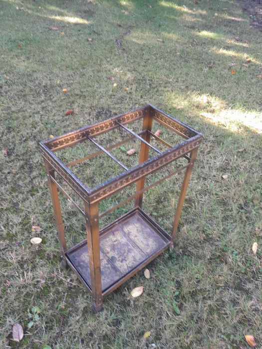 Przedwojenny blaszany stojak na parasole