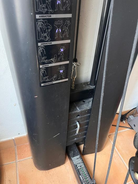 Máquina de fitness e musculação Proaction BH fitness