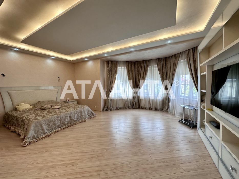 3-уровневый дом с ремонтом на 5.5 сотках на Фонтане