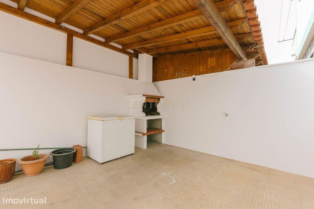 Apartamento T2 no Samouco com terraço