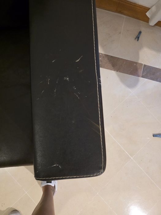 Conjunto sofá/poltrona e 2 pufe