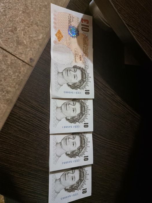 Купюры 10 Фунтов Стерлингов