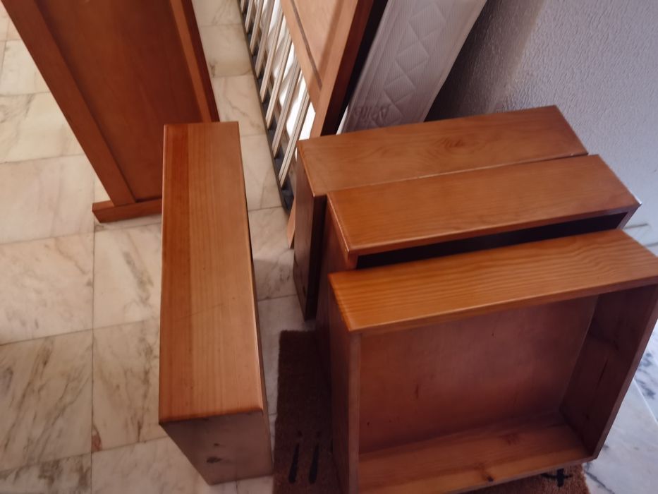 Cama de casal madeira maciça com gavetas e colchão