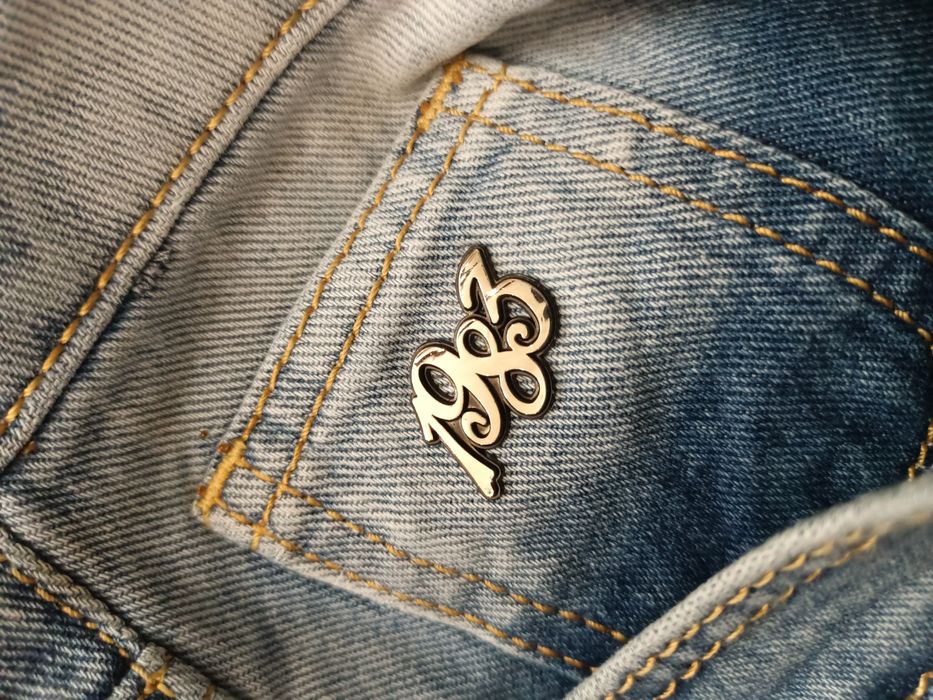 Оригінальні джинсові бриджі з ремінем