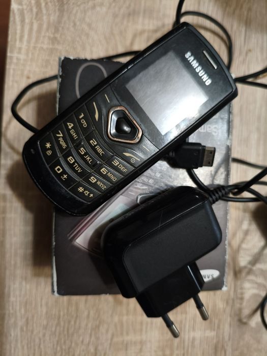 Samsung E1170 Stan bdb z ładowarką