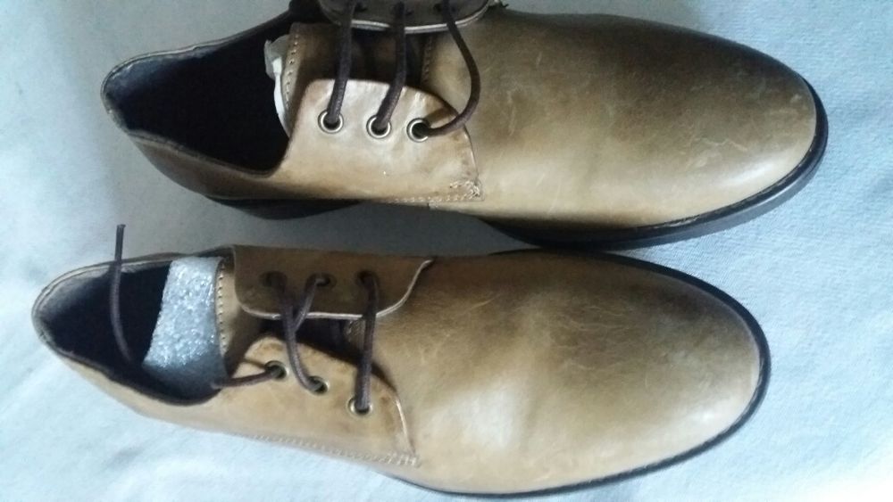 Sapatos em pele ( couro ) homem tamanho 41/42 novos em caixa