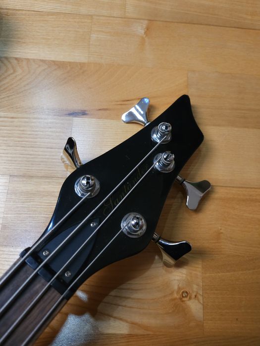 Gitara basowa Santander