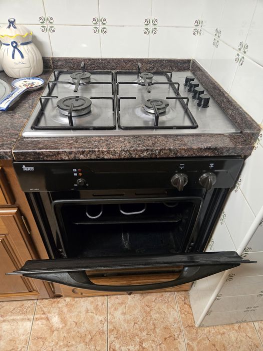 Forno teka e placa orima em bom estado a gas para desocupar
