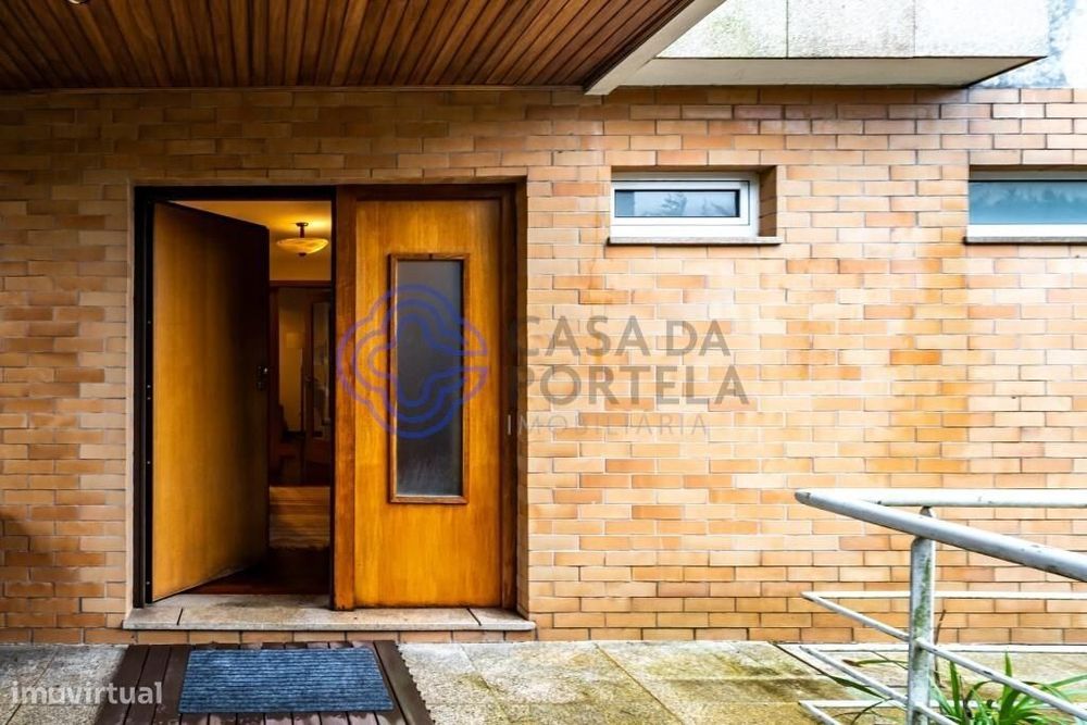 Moradia com 374 m2 de construção, com 4 quartos 3 frentes na Zona dos