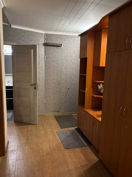 Продам затишну 3 к/к в районі площі Перемоги