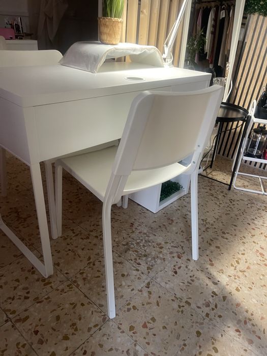 Mesa de manicure mais vadeira