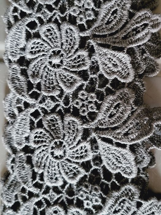 ленты, веточки, ягоды для декора, кружево и меховые хвосты