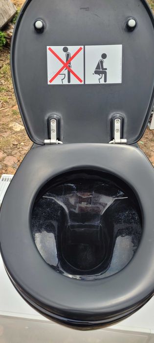 Toaleta,WC, czarna ,misa wiszącą