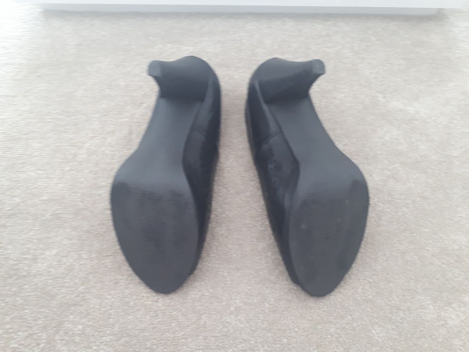 Sapato de salto alto pele preto